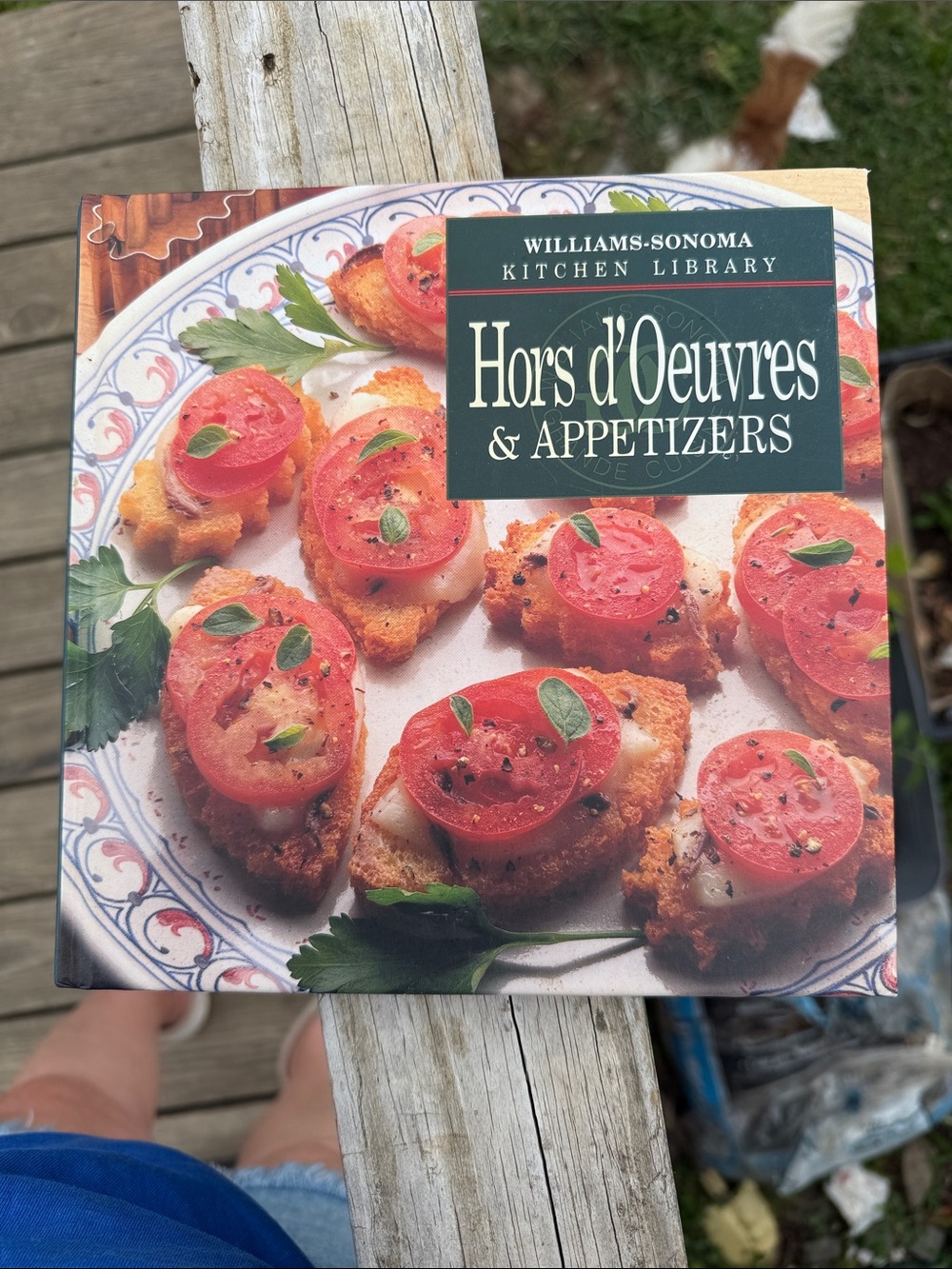 Williams Sonoma Hors d'Oeuvres & Appetizers Cookbook - Red Cover